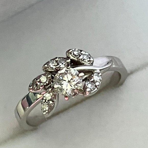 14k White gold ring, Size 6 with REAL Diamonds. Comes with appraisal - Picture 10 of 16